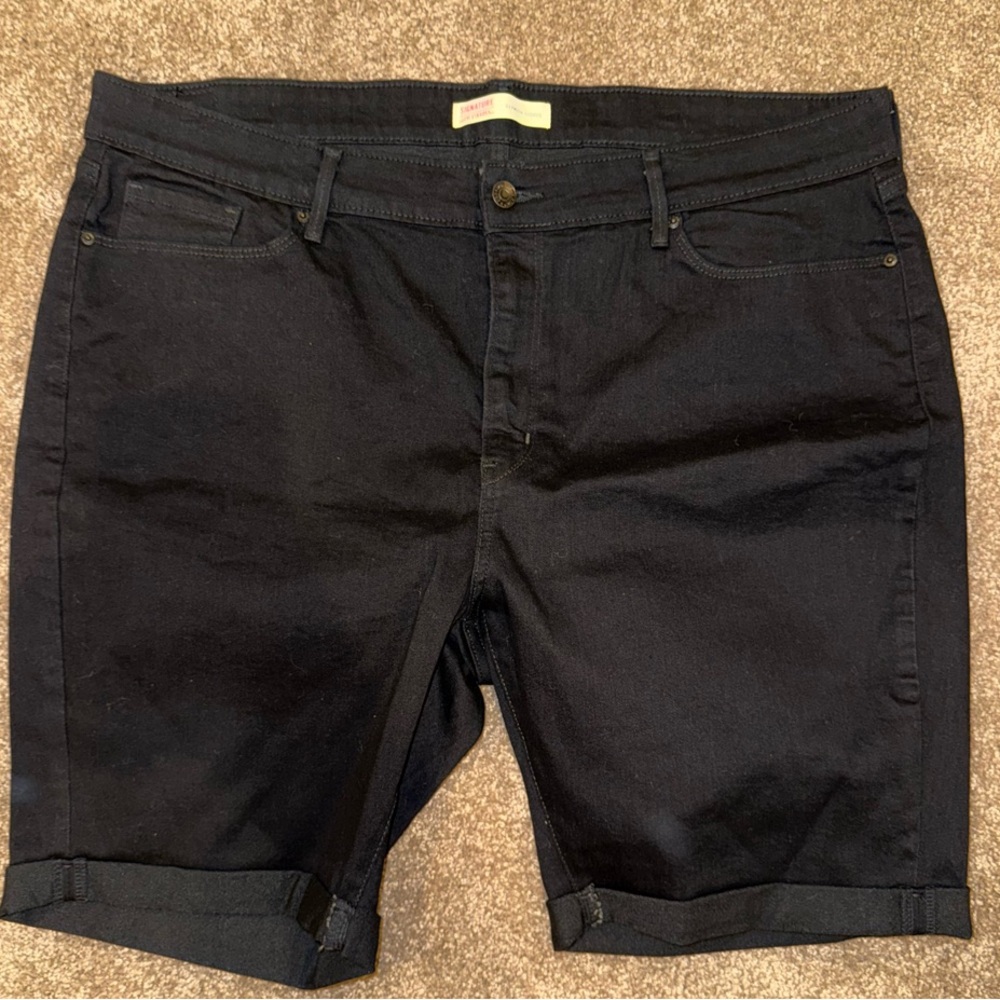 Signature by Levi Strauss Black Bermudas with Cuffed Hem